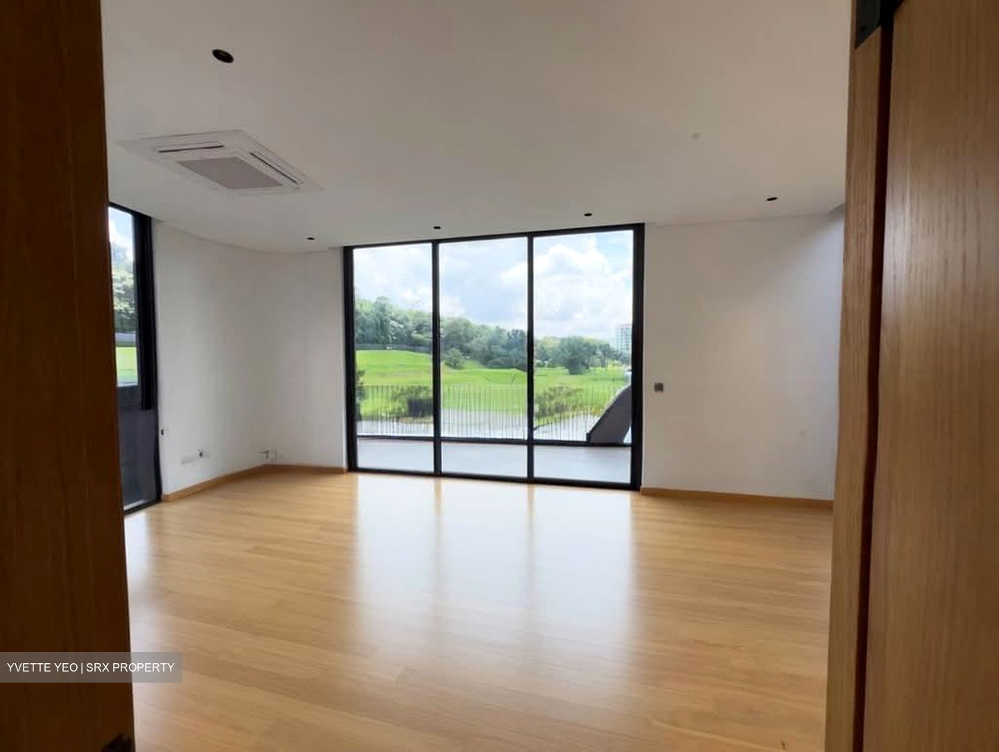 Elizabeth Drive (D23), Terrace #555697441